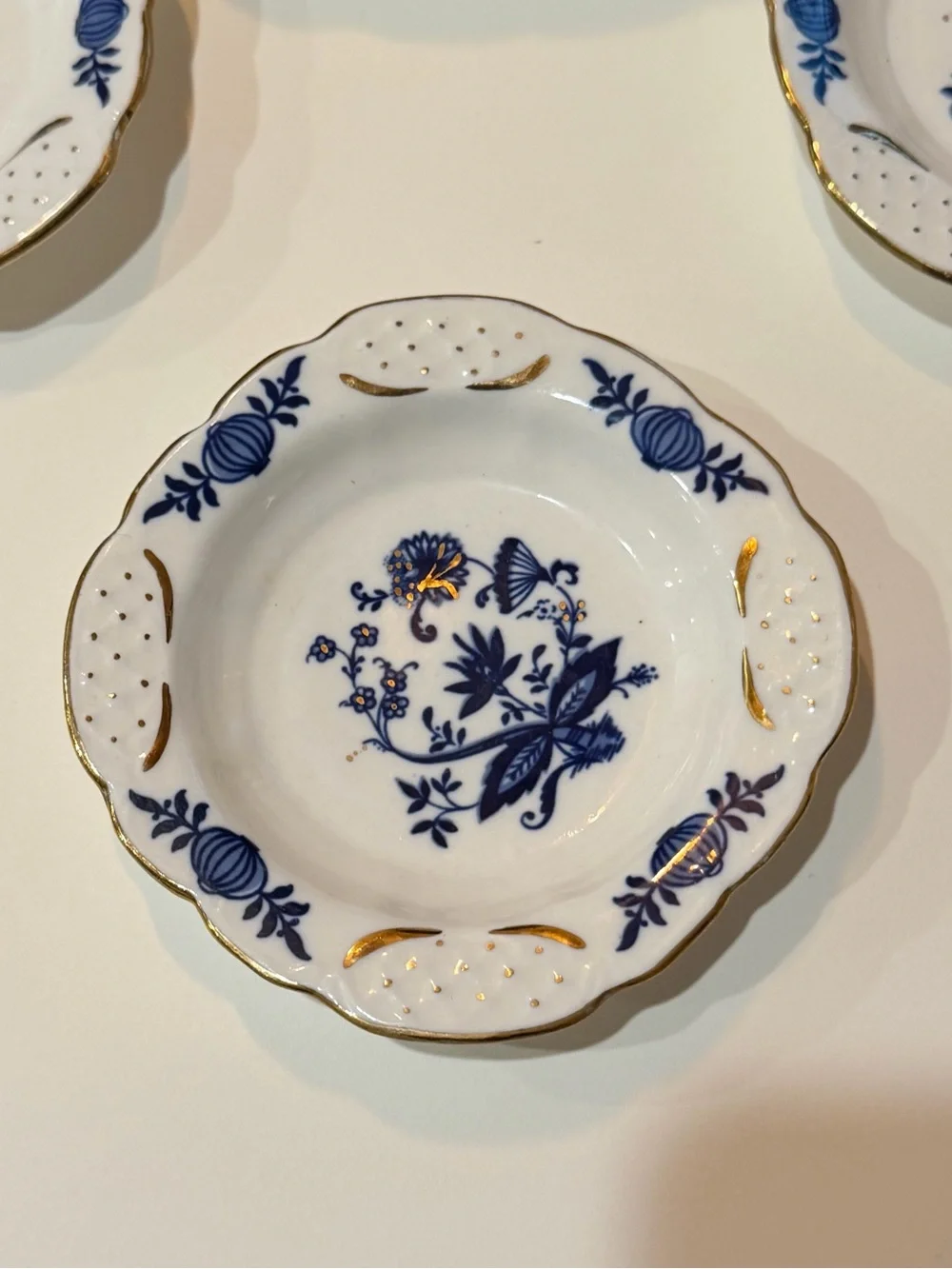 Ceroc Cluj-Napoca porcelain set from Romania blue onion pattern w/ gold trim